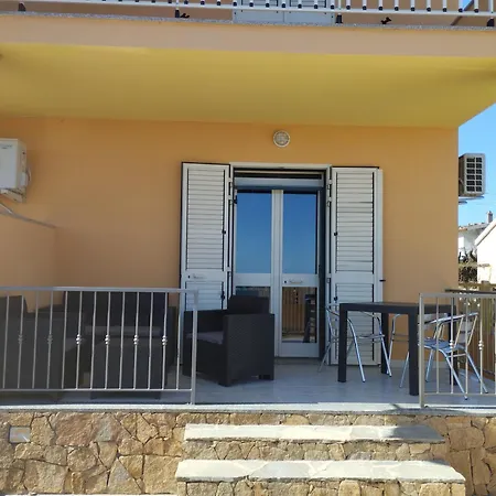 Luna Apartment- Fronte Mare Апартаменты Ла-Калетта