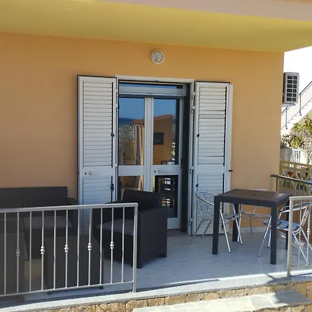 Luna Apartment- Fronte Mare דירה