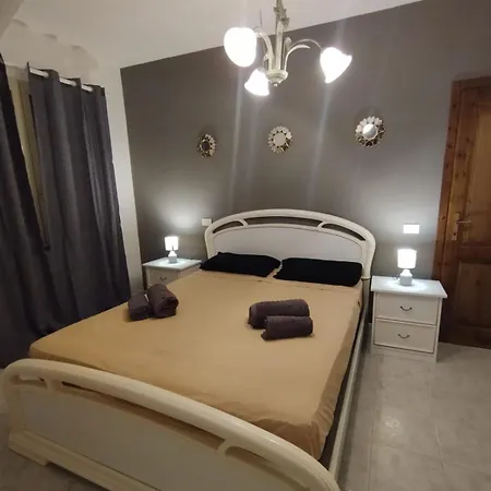Luna Apartment- Fronte Mare La Caletta
