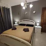 Luna Apartment- Fronte Mare La Caletta
