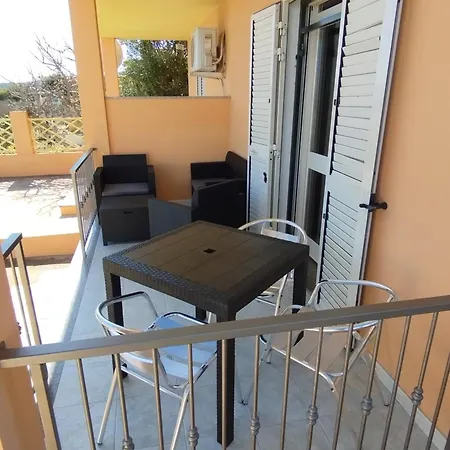 Luna Apartment- Fronte Mare * La Caletta