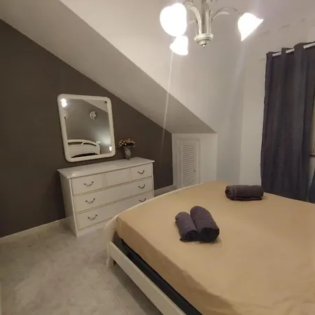 Luna Apartment- Fronte Mare Apartmán La Caletta