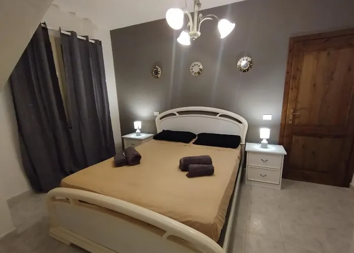 Luna Apartment- Fronte Mare La Caletta